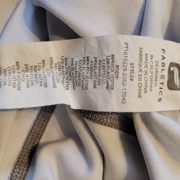 Fabletics yoga leggings purple animal print with mesh material size M - Picture 9 of 9